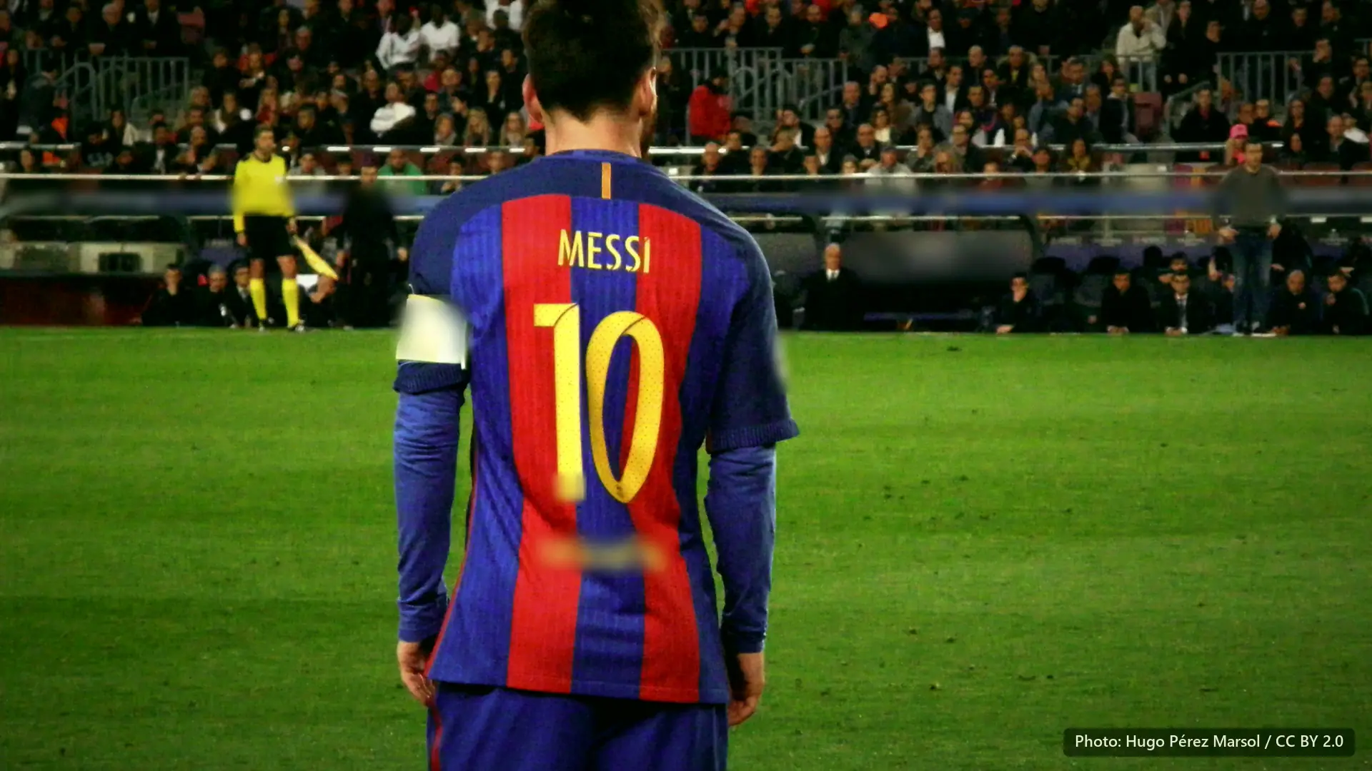 Messi from behind in a shirt with a yellow 10.