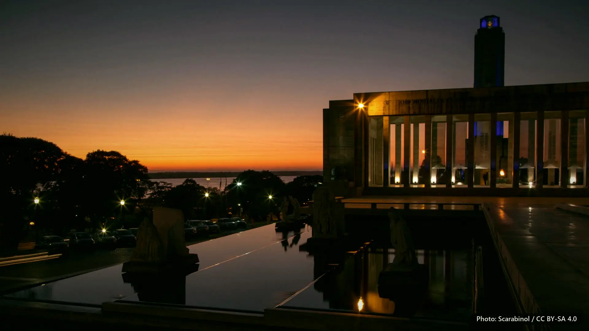 The Monumento a la Bandera, Rosario, at dawn.
